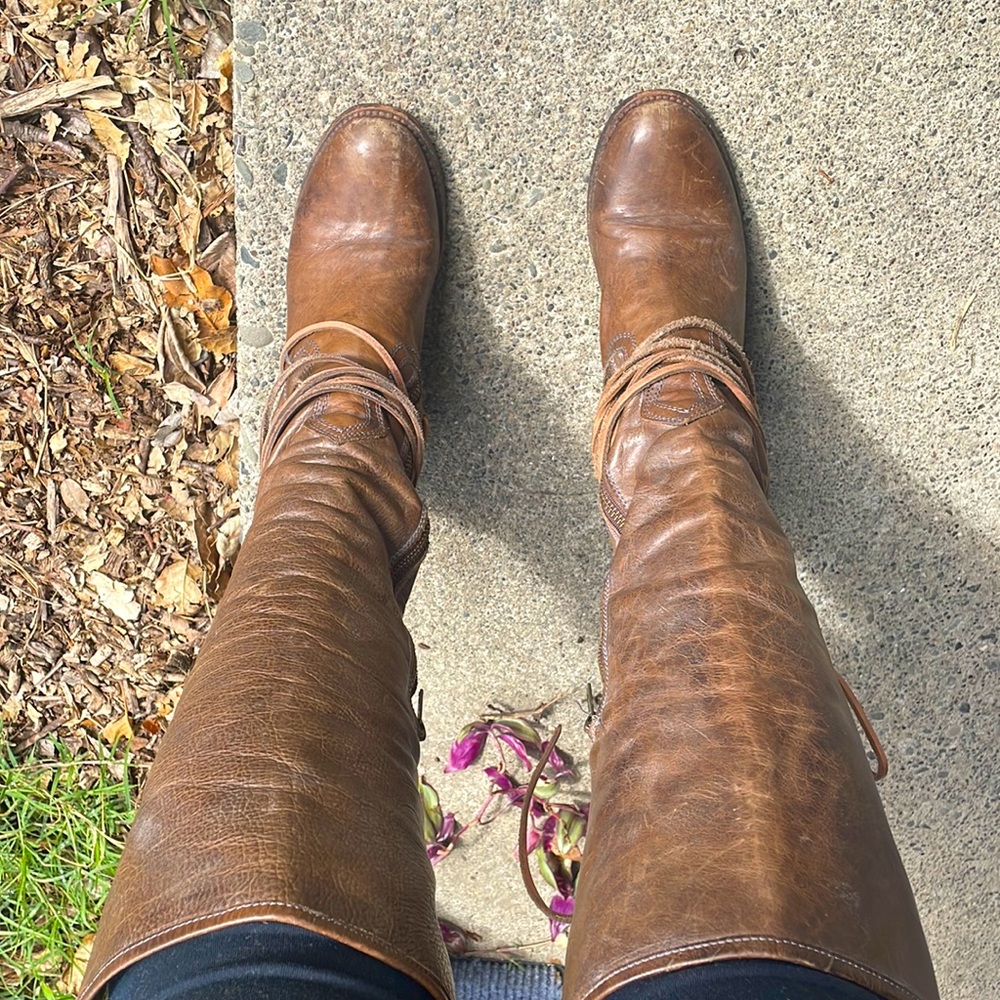 Freebird Coal boots in Stone